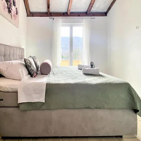 Villa Tranquil Getaway With Pool Kozica