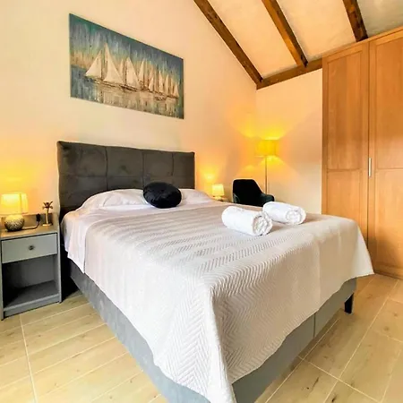 Villa Tranquil Getaway With Pool